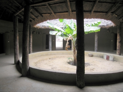 House of the impluvium, multi-storey house and architectural forms in&nbspCasamance - Object 3: VILLAGE CAMP, case with impluvium - foto: Pavel Nasadil, 2012