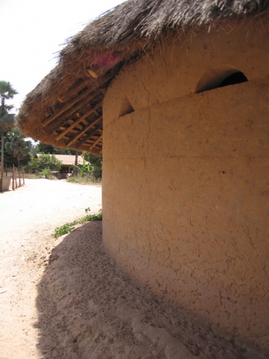 House of the impluvium, multi-storey house and architectural forms in&nbspCasamance - Object 10: Diola Museum, case with impluvium - foto: Pavel Nasadil, 2012