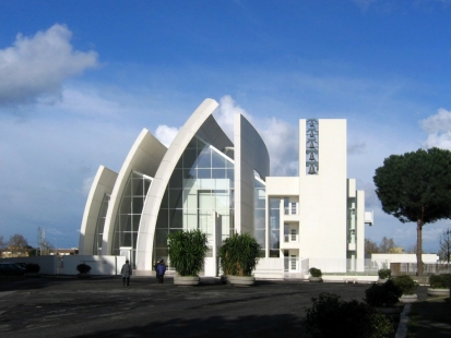 Buildings using TX Active technology clean themselves and the surrounding environment - The Church of Divine Mercy in Rome. The identifying feature of this modern church is the bright white color of both the exterior and interior of the building, which, along with the glazed surfaces and interior cladding made of natural materials, creates a space for an extraordinary interplay of light and shadow, mass and space.