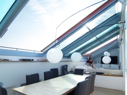 Video: Luxury Sliding Roof Glazing - The sliding roof glazing Solara PRESPEKTIV is truly large and at the same time an economical roof window.