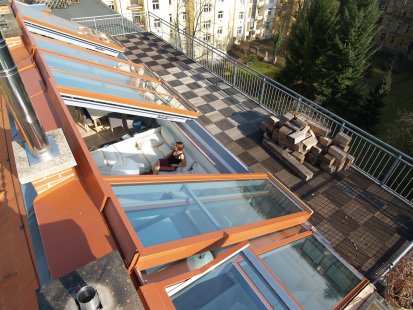 <translate>Attic roof windows in a family villa, vineyard house, and unique rooftop apartment</translate> - Sliding roof windows Solara PERSPEKTIV combine fixed glazing and side-sliding sashes.