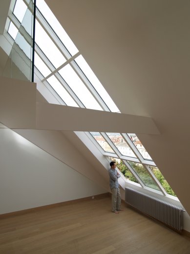 <translate>Attic roof windows in a family villa, vineyard house, and unique rooftop apartment</translate> - Roof studio glazing Solara VARIATIK over two floors of a maisonette apartment in Vinohrady