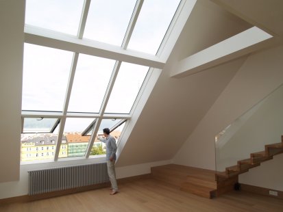 <translate>Attic roof windows in a family villa, vineyard house, and unique rooftop apartment</translate> - The Solara VARIATIK roof studio glazing is designed as a combination of fixed glazing and tilt-and-turn wings.