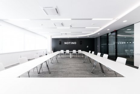Firma Wiesner-Hager vybavila nové kancelářské prostory internetové parfumerie Notino více než třemi stovkami kusů nábytku