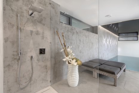 Modern concrete screeds in bathrooms