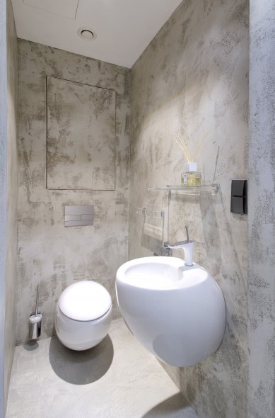 Modern concrete screeds in bathrooms