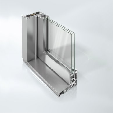 Plastový systém Schüco LivIngSlide nabízí jeden design rámů pro okna i dveře na terasu  - Nový posuvně-zdvižný systém Schüco LivIngSlide ve verzi s krycími hliníkovými lištami Schüco TopAlu.