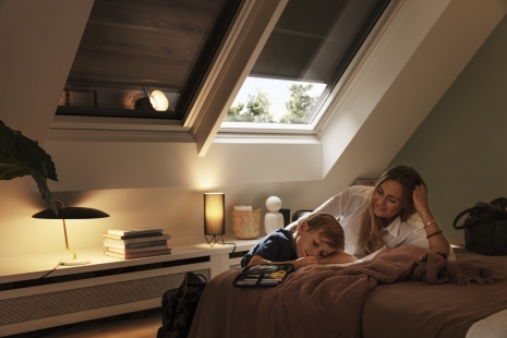 New VELUX product: Lightweight solar-powered outdoor roller blind SSS