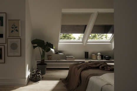 New VELUX product: Lightweight solar-powered outdoor roller blind SSS