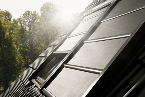 New VELUX product: Lightweight solar-powered outdoor roller blind SSS