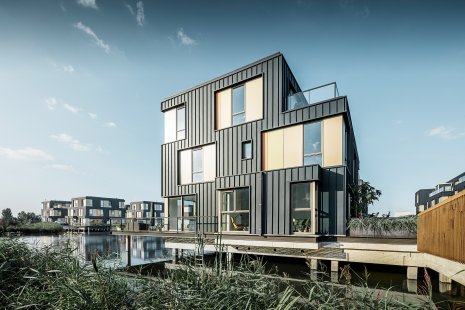 Houses in the Middle of the Water Realm - foto: Croce & WIR