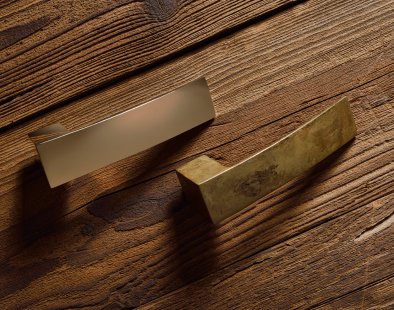 Copper effectively kills bacteria and viruses, use it on door handles - <translation>Kování My, surface polished brass and antique brass</translation>