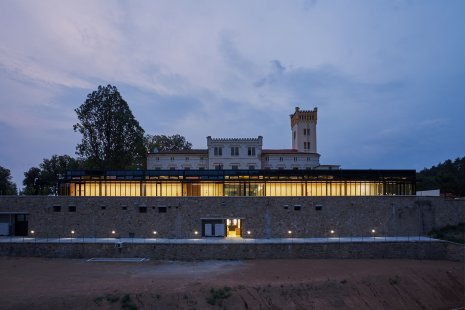 Technological center resembling a modern orangery