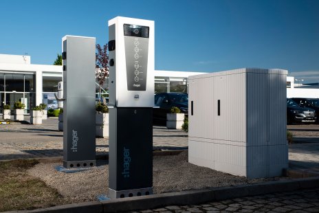 The elegant charging station for electric vehicles Hager witty.park is now serving in Prague and Brno