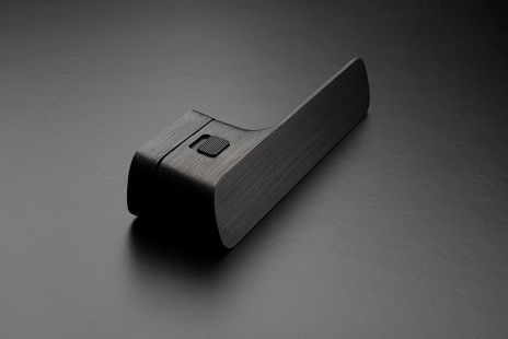 Minimalist maximum - Click MINIMAL 2.0 integrated WC bathroom lock, Surface: black brushed chrome - foto: M&T