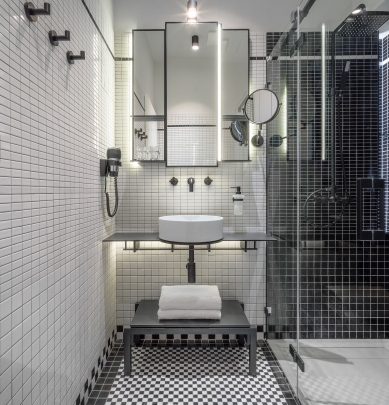 Hotel steeped in history combined with modern elements - Hotel Clara Futura - interior - bathroom - foto: Jakub Zdechovan pro M&T