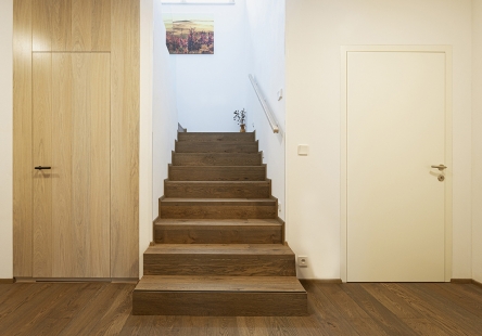 Hidden frame and Dorsis doors will ensure acoustic insulation in the apartment's night zone