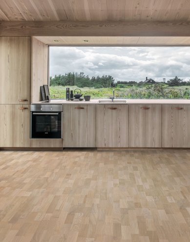 The floors of the Kährs Lux and Lumen collections work with light and space - <Dub - Mist>