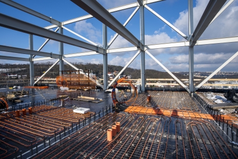 BKT system REHAU heats and simultaneously cools - Expansion of the FSV UK Library in Prague's Jinonice (oBKT system, project author: APRIS 3MP s.r.o. studio)