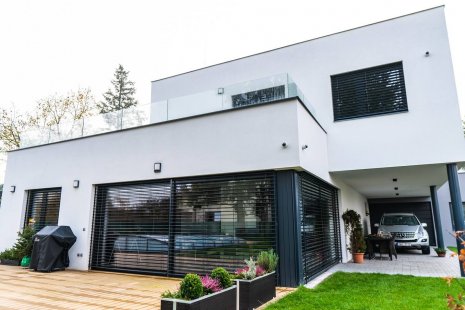 Large-format aluminum windows as a trend in contemporary architecture