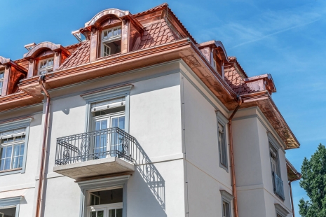 Paneled windows that will withstand the scrutiny of preservationists and maintain the historical character of buildings