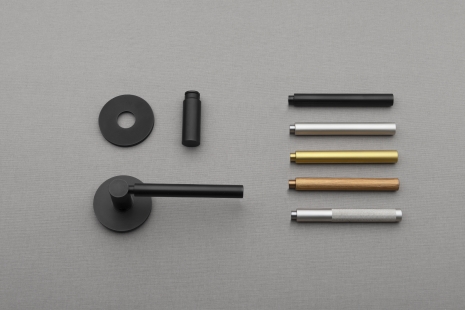 The unique design of Eva Le Peutrec is reflected in the minimalist shapes of the new NOMAD handle