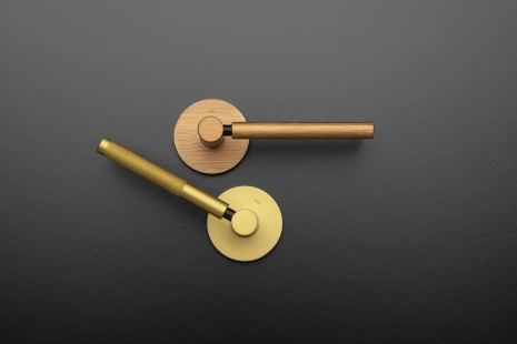 The unique design of Eva Le Peutrec is reflected in the minimalist shapes of the new NOMAD handle