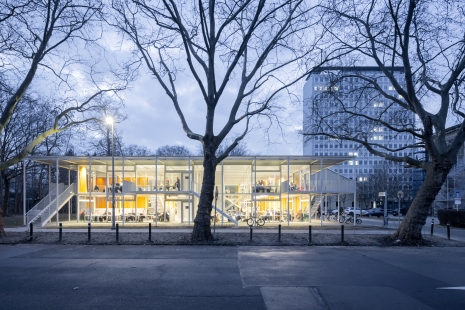 Vítězem Miesovy ceny za rok 2024 je Studijní pavilon v Braunschweigu. Cenu pro začínající architekty získala knihovna v Barceloně. - foto: Iwan Baan