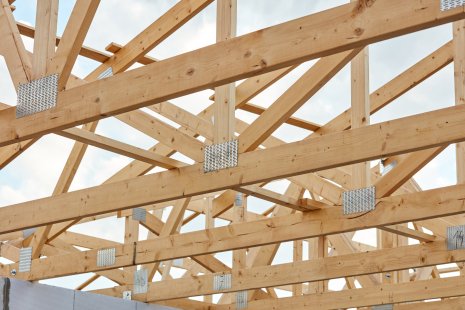 We manufacture wooden supporting structures so that you and the roofing materials can rely on them for decades