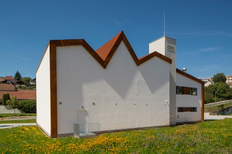 Sophisticated fire station combines traditional with modern - foto: Ota Nepilý