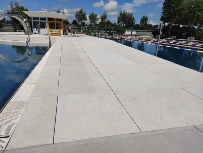 BOXBETON: Concrete prefabricates as a key element of the public swimming pool in Wels